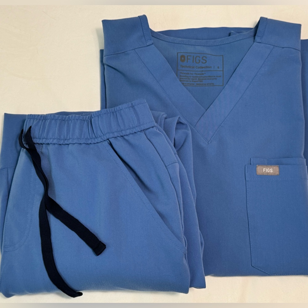 FIGS Ceil Blue Scrub Set